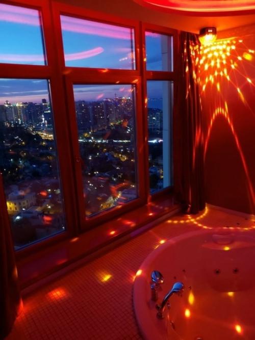 Я недавно довольно странную квартиру снял. 03