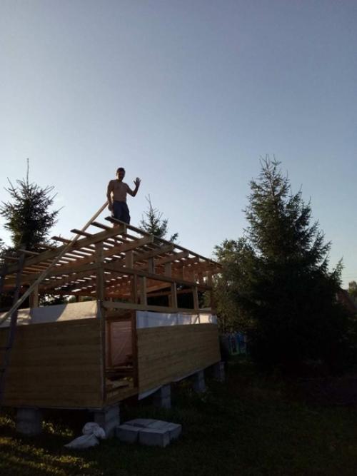 Много скидывают домов своими руками и я решила похвастаться руками мужа. 01