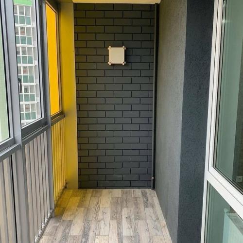 Такой вот незамысловатый балкончик получился у нас. 03