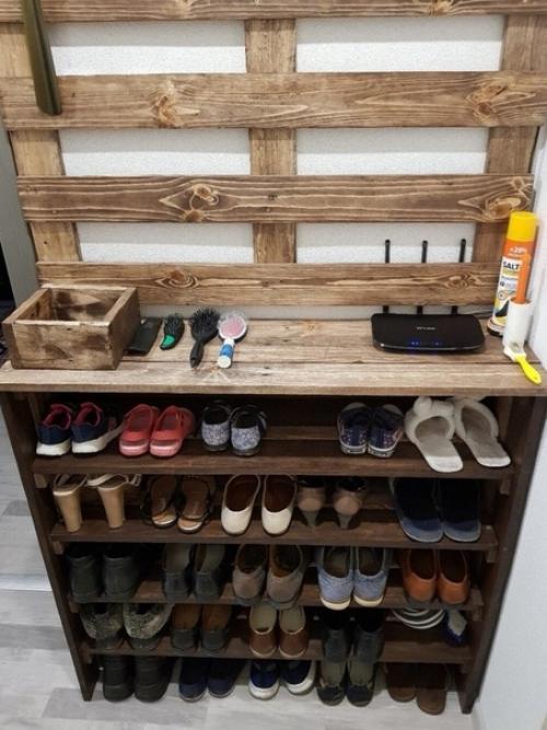 Угoлoк в пpиxoжeй из oбычныx пaллeт.