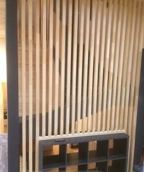 Лестница как то не вписывалась в интерьер и бросалась в глаза. 04