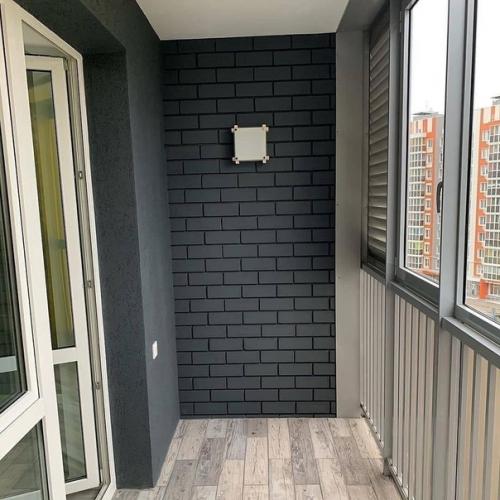 Такой вот незамысловатый балкончик получился у нас.