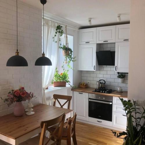 Эта небольшая однокомнатная квартира в хрущевке - это по-настоящему удивительный случай! 03