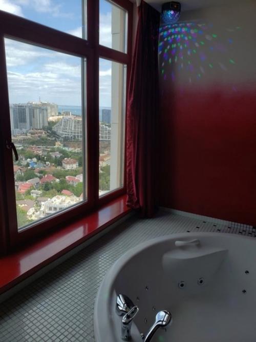 Я недавно довольно странную квартиру снял.