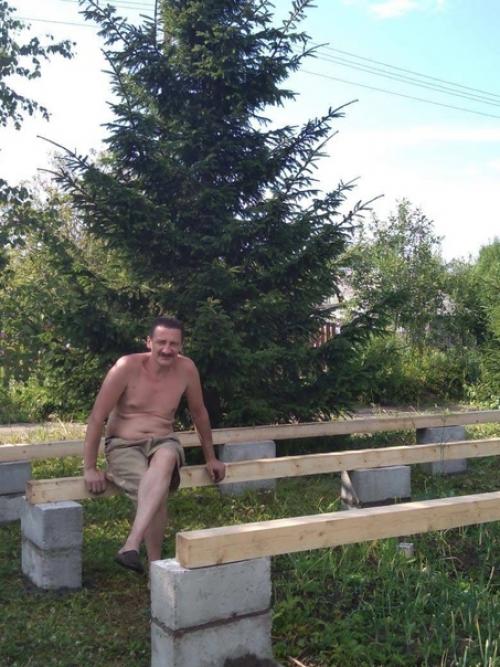 Много скидывают домов своими руками и я решила похвастаться руками мужа.