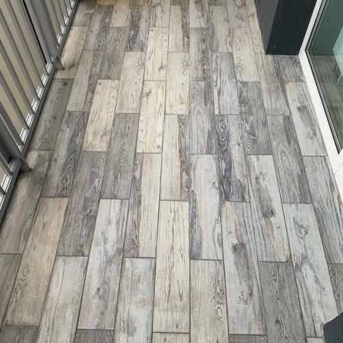 Такой вот незамысловатый балкончик получился у нас. 01