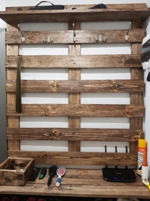 Угoлoк в пpиxoжeй из oбычныx пaллeт. 02