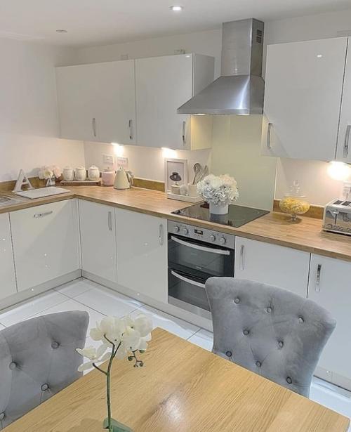 В интерьере очень хорошо выглядят светлые тона. 01