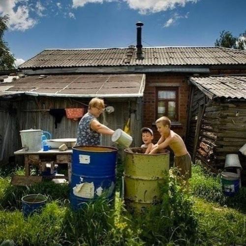 Летние месяцы в деревне, у бабушки - это одно из самых ярких воспоминаний из нашего детства. 02