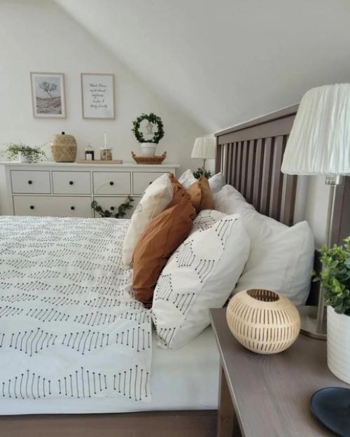 Для оформления гостевой спальни в загородном доме - это идеальный вариант. 01