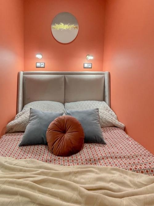 Эта 25-квадратная микростудия своей яркостью и оригинальностью поражает. 05