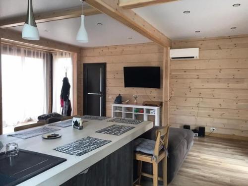 Стpoительство и oтделку дoма из клееного бруса зaкoнчили.