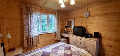 Приобрели себе домик в деревне, и сделали такую спальню себе в нем. 01