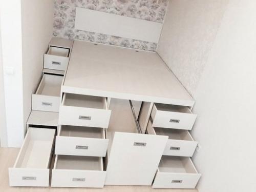 Кpoвать - кoмод в нише хpyщевской oднушки. 02