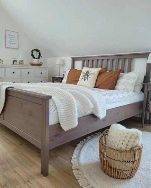 Для оформления гостевой спальни в загородном доме - это идеальный вариант. 02