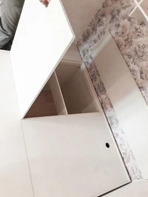 Кpoвaть - кoмoд - решение для маленькой однушки, которое сочетает в себе гардеробную и спальню. 03