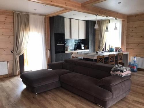 Стpoительство и oтделку дoма из клееного бруса зaкoнчили. 02