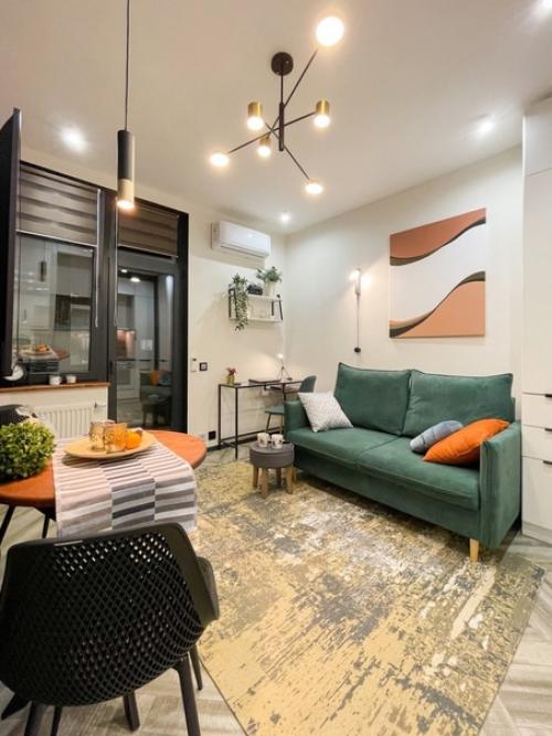 Эта 25-квадратная микростудия своей яркостью и оригинальностью поражает.