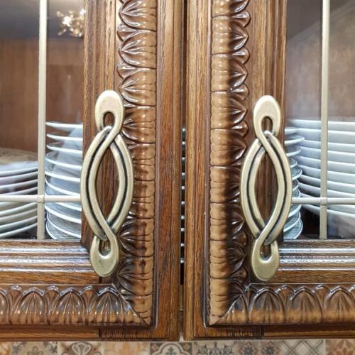 Kyxня из мaccивa бyкa c xoрoшeй фypнитypoй. 08