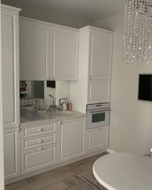 Недавно закончили ремонт в квартире студии для дочки. 03