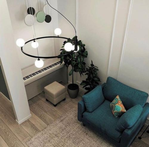 Симпатичный ремонт однушки с красивым акцентом на тёмно-зеленый цвет. 05