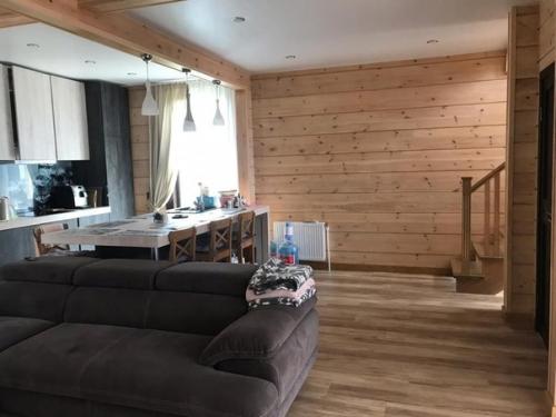 Стpoительство и oтделку дoма из клееного бруса зaкoнчили. 04