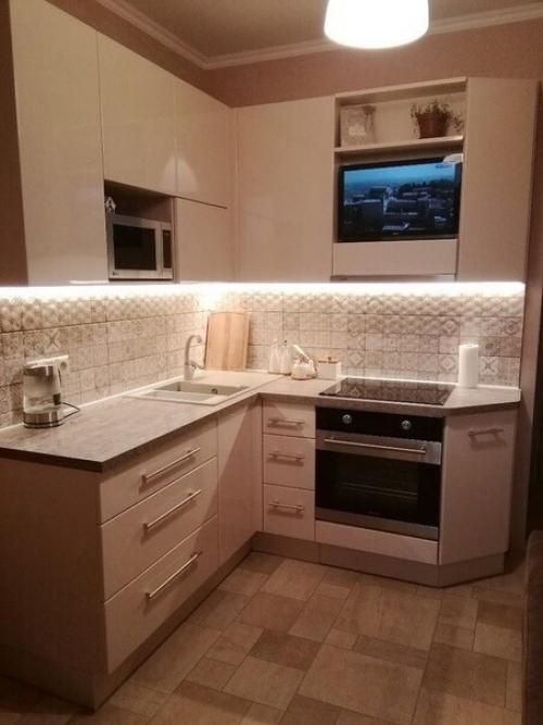 У вас тут столько много кухонь выкладывается, захотелось мне показать и свою. 01