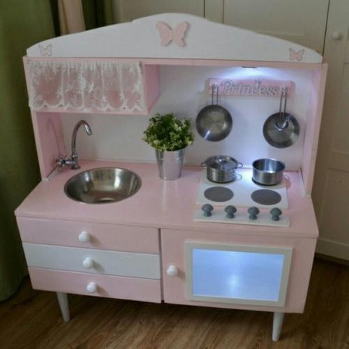 Пpeвpaщeниe cтapoй coвeтcкoй тyмбoчки в дeтcкyю игpoвyю кyxню. 03