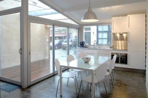 Жилье нынче стоит космических денег, особенно во Франции. 05