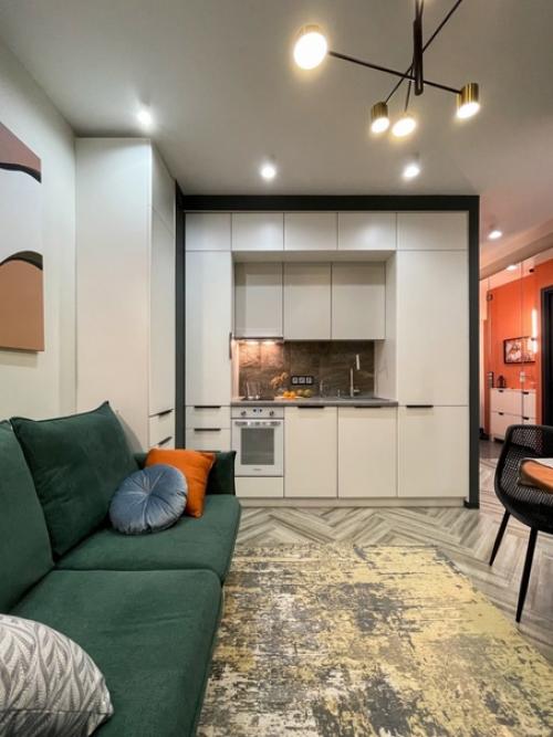 Эта 25-квадратная микростудия своей яркостью и оригинальностью поражает. 03