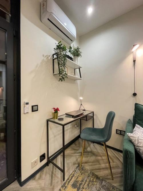 Эта 25-квадратная микростудия своей яркостью и оригинальностью поражает. 01