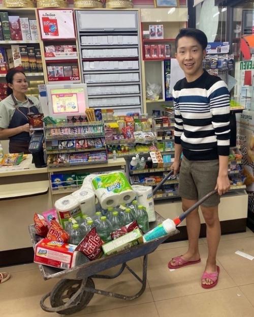 Полиэтиленовые пакеты запрещены в Тайланде. 03