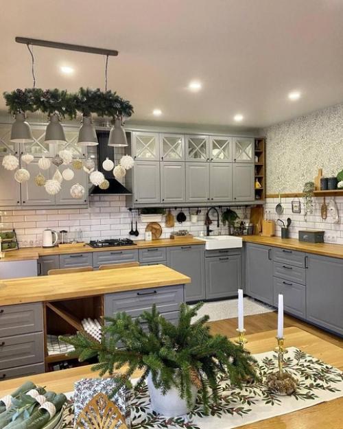 Этот загородный домик расположен в сердце петербургской области и просто поражает своей красотой и уютом. 02