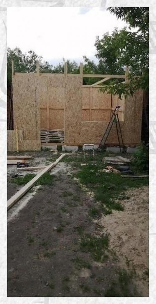 Вот такую вот летнию кухню оперативно отстроили у себя на участке. 01