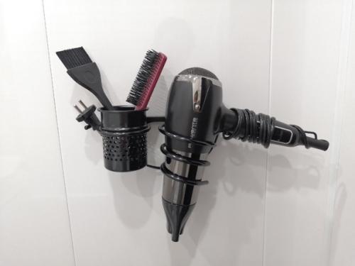 Наши ресурсы были ограничены, но мы смогли создать уютное жилище. 03