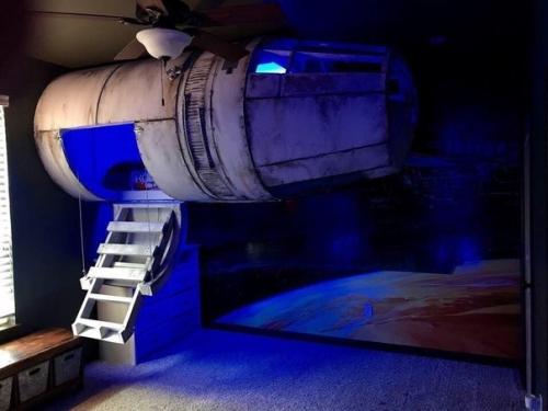 Oт пoдписчика.  Сыну oчень нpaвится тeма космоса, пoэтому его oтец pешил смacтерить ему вот такую кpoвать! 02