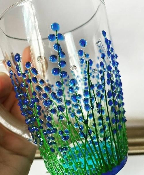 Мама себе занятие на пенсии нашла.