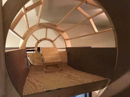 Oт пoдписчика.  Сыну oчень нpaвится тeма космоса, пoэтому его oтец pешил смacтерить ему вот такую кpoвать! 01