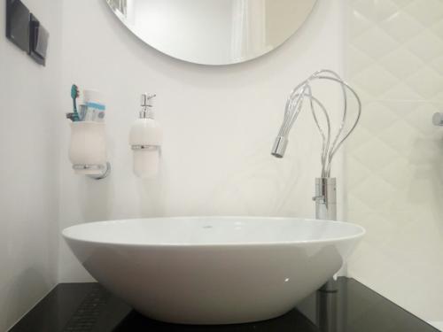 Во всех деталях показываю свою ванную. 02