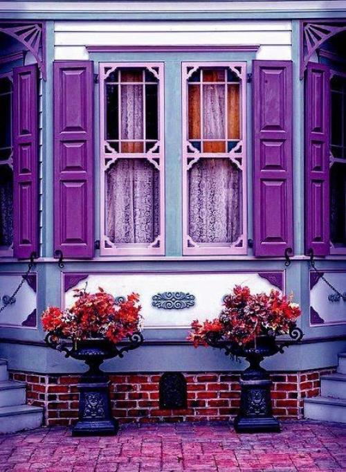 Просто несколько домиков с весьма яркой и запоминающейся отделкой. 05