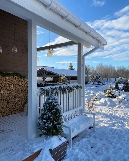 Этот загородный домик расположен в сердце петербургской области и просто поражает своей красотой и уютом. 06