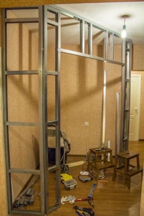 На нашу гардеробную завистливо смотрят все подруги.