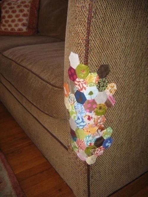 Несколько решений, как люди маскируют разорванные углы на мебели. 07