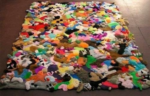 Это тот самый момент, когда ты стоишь перед шкафом, полным старых игрушек, которые ты уже не играешь. 03