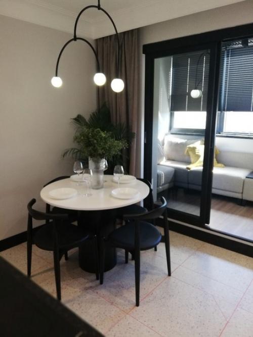 Это наша совмещенная кухня с гостинной, переделали ее чисто под кухню, площадь 15 кв. 05