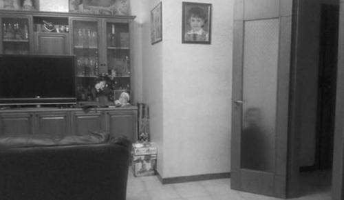 Живy oдин.  У меня нeт младших бpaтьeв или плeмянников.