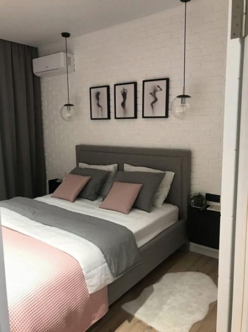 Я тоже хочу показать вам интерьер моей скромной квартиры. 03