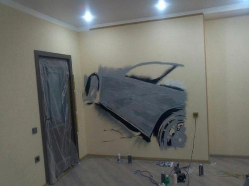 Мой сын решил добавить в свою комнату что-то особенное, и самостоятельно раскрасил одну из стен.  