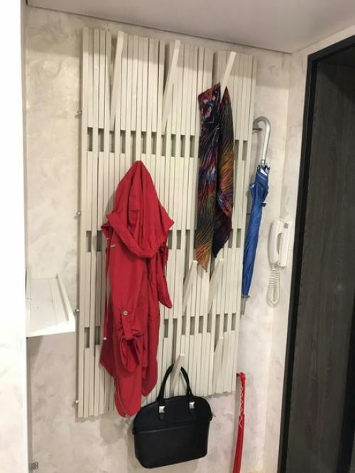 Как то несколько месяцев назад увидел у вас интересную полку вешалку, что решил попробовать сделать в свою квартиру такую. 01