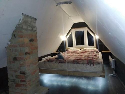 Разгреб старый чердак на даче, потому что встала нужда переехать туда на пмж. 07